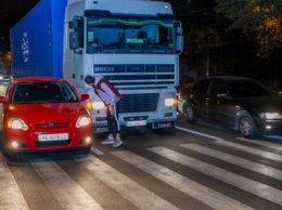 ДТП в Днепре: на пешеходном переходе автомобиль сбил девочку