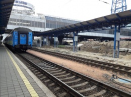 На железнодорожном вокзале Киева строят платформу для рельсобусов