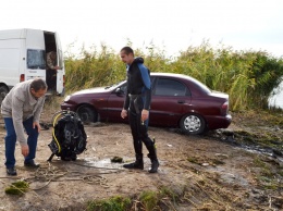 Одесская область: в Днестре утонул автомобиль с водителем внутри