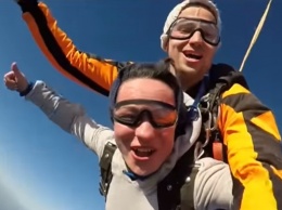 В Украине совершили первый тандем-прыжок с парашютом с воздушного шара
