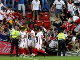 В Испании во время матча обрушилась трибуна: болельщики получили ранения