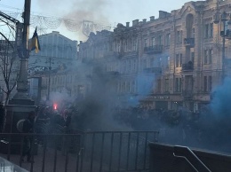 Появилось видео, как в Киеве ультрас "Динамо" задымили центральные улицы