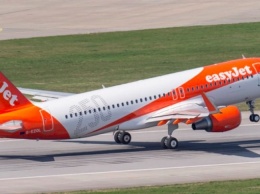 Владелец лоукостера EasyJet подал в суд на Netflix из-за комедийного сериала