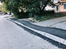 В Днепре на Тополе появился "горбатый" тротуар