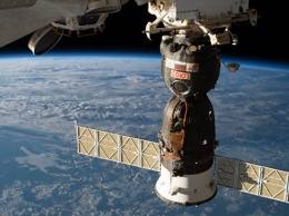Роскосмос рассматривает версию повреждения "Союза" на борту МКС