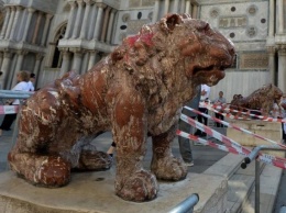 Студенты академии искусств изуродовали Венецианского льва