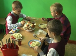 Чем детей в школах кормят проверили депутаты (фото)