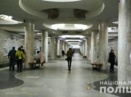В Харькове мужчина прыгнул под поезд метро (ФОТО)