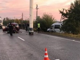 На Буковине легковушка столкнулась с автобусом, есть жертва