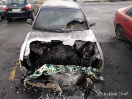 В Кременчуге на автостоянке горели машины (фото)