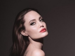 Анджелина Джоли скучает по разговорам с Брэдом Питтом