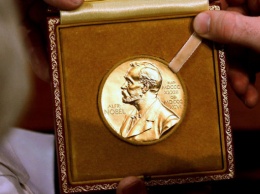 Нобелевскую премию по химии получили ученые, которые изобрели метод борьбы с раком: подробности