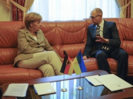 Яценюк встретился в Берлине с Ангелой Меркель
