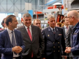 Аваков посетил завод, где будут собираться французские вертолеты для Украины
