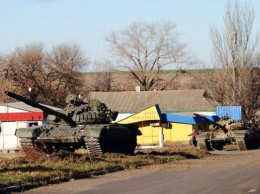 Боевики выдвинули за линии отвода 180 танков и 100 орудий и артсистем