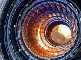 Конспирологи: Большой адронный коллайдер может случайно вызвать Бога