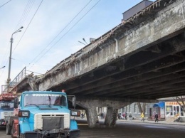 "Уставший" Шулявский мост скоро "разбудят": когда готовиться к пробкам
