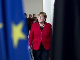 Меркель призвала не ненавидеть беженцев и не завидовать им