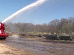 Командир пожарного танка локализовал одно из возгораний на арсенале в Ичне