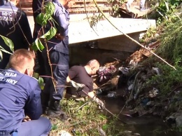 В Днепре мужчина убил товарища, расчленил его и спрятал фрагменты тела в водоеме (видео)