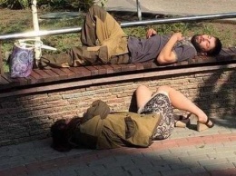 "Микс" подвозят прямо на КПП: "МВД ДНР" подсаживает своих же боевиков на наркотики