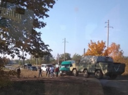 В пригороде Днепра столкнулись пассажирская маршрутка и БТР