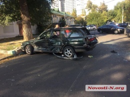 В центре Николаева пьяный на «Мазде» врезался в «Тойоту Прадо»: пострадал пассажир