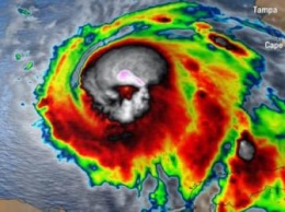 Смертоносный ураган в форме черепа захлестнет Америку