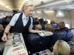 Стюардессы шокировали правдой о гигиене в самолетах