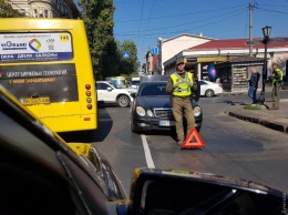 Авария на Канатной заблокировала движение в сторону центра города