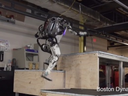 Человекоподобный робот Boston Dynamics показал настоящий паркур