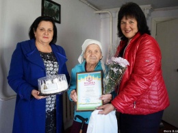 На Полтавщине поздравили долгожительницу (фото)