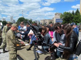 На площади Свободы будут вербовать в армию