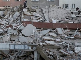 Куски бетона и арматура: рухнул торговый центр, под завалами ищут людей, есть жертвы