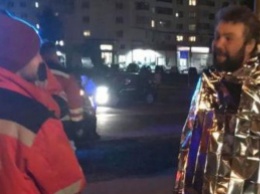В Киеве полуголый мужчина бросился под фуру (видео)