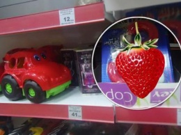 В детском отделе супермаркета Мелитополя выставили интимные игрушки