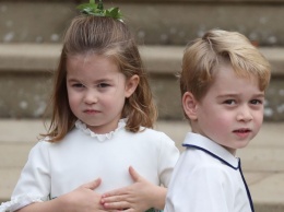Какие они милые! Принц Джордж и принцесса Шарлотта очаровали всех на свадьбе принцессы Евгении