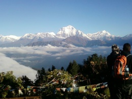 В результате схода лавины в Гималаях погибли по меньшей мере девять альпинистов