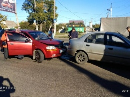 В Николаеве столкнулись три автомобиля