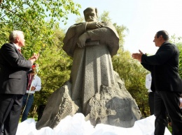 В Ереване открыли первый в Армениии памятник Тарасу Шевченко