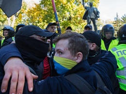 В Киеве проходит марш националистов по случаю годовщины создания УПА*
