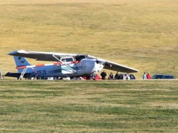 В Германии самолет при заходе на посадку сбил насмерть троих человек