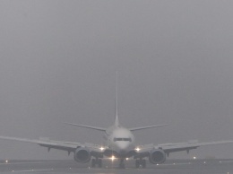 В московском аэропорту "Внуково" не могут приземлиться самолеты из-за сильного тумана