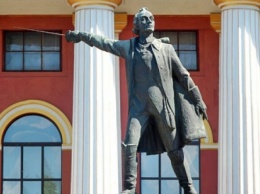 Памятник Суворову в Киеве предлагают оставить