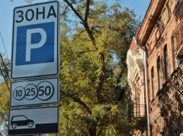 Новые знаки и разметка: в центре Днепра решают проблему хаотичной парковки