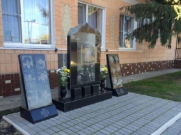 В Луганской области открыли мемориальную доску в честь погибшего героя-пограничника