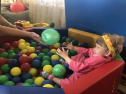 Прикованная к кроватке 3-летняя девочка из дома ребенка, срочно нуждается в помощи горожан (ФОТО)