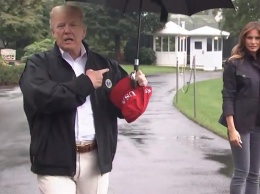 Трамп оконфузился, не поделившись зонтом с женой
