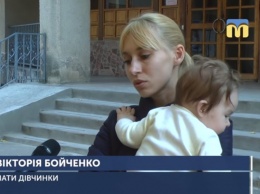 Мать 5-месячной малышки, с которой отец упал в люк, хочет подать в суд на «Николаевводоканал»