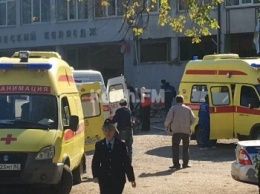 На месте трагедии в Керчи очевидцы сообщают, что участвовали и взрослые